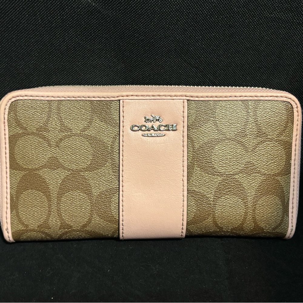 COACH ACCORDION ZIP SIGNATURE WALLET Blush Beige